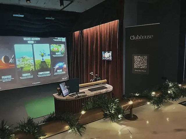 A Clubhouse and Mashie banner in a simulator bay